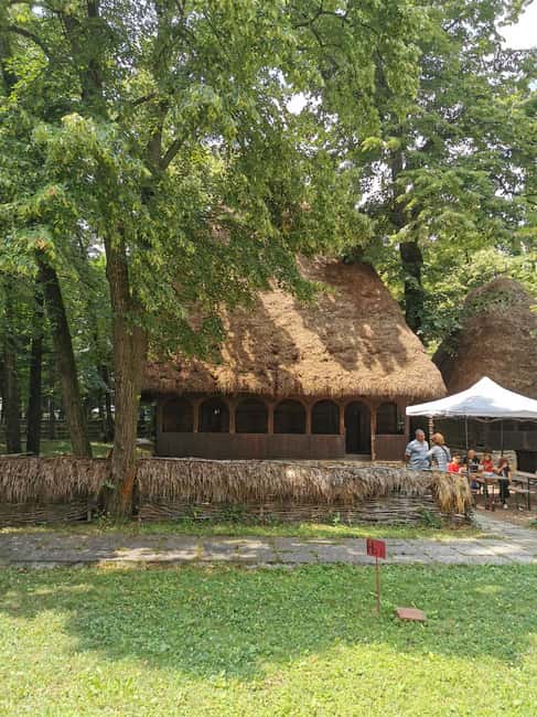 Bucharest short tour Hop-on hop-off format live tourguide - Forty minutes at the Village Museum