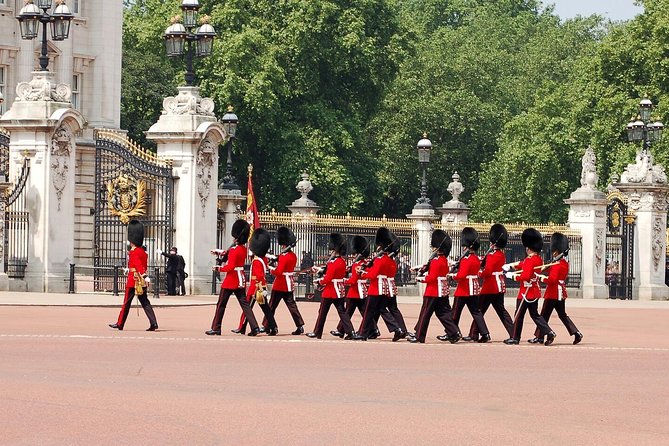 Buckingham Palace and Vintage Bus Tour of London - Why this tour works for a short London visit