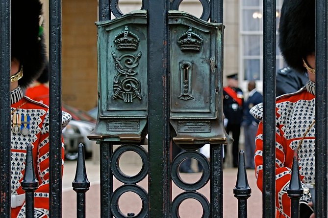 Buckingham Palace and Vintage Bus Tour of London - Comfort, pace, and group size