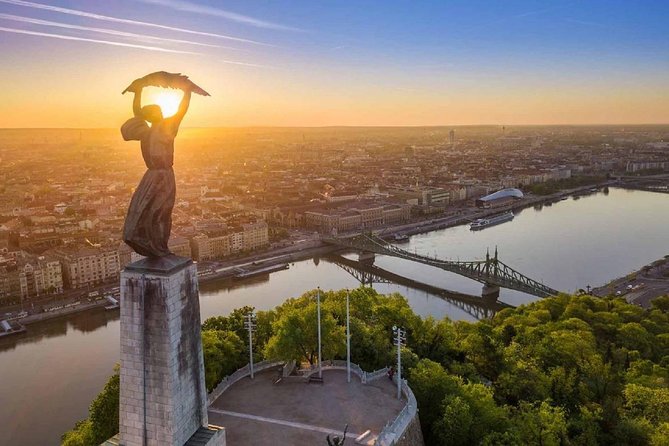Budapest: 3-Hour Live-guided Bus Tour and 1-hour River Cruise - A practical first look at Budapest in four hours