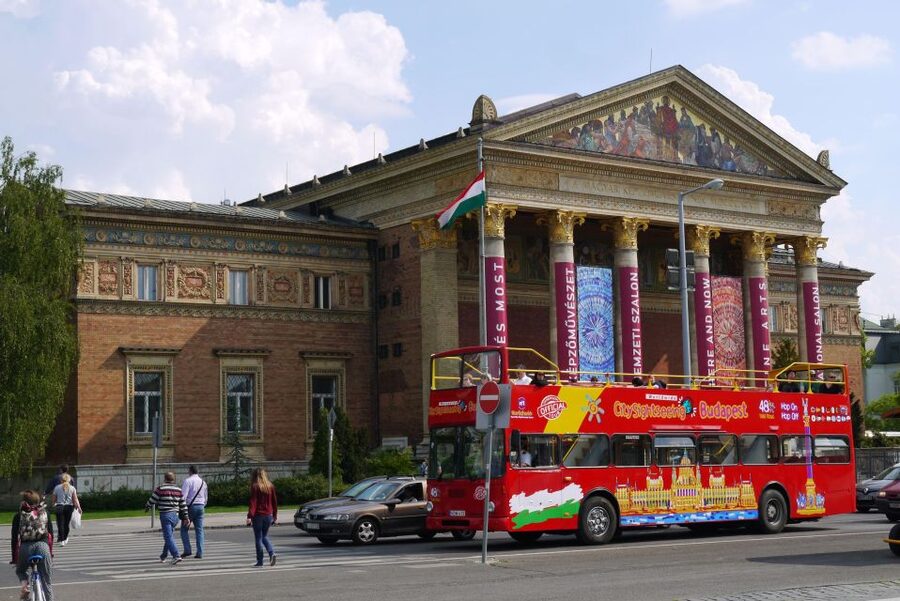 Budapest: City Sightseeing Hop-On Hop-Off Bus Tour & Extras - Keleti, the Palace, and the less useful stops