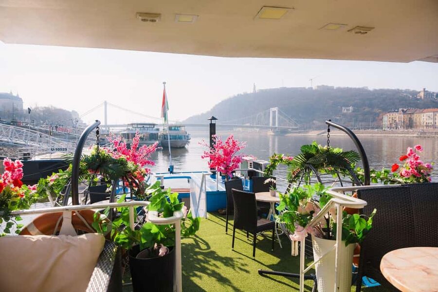 Budapest: Daytime Hop-on Hop-off Cruise with Welcome Drink - Margaret Island for a slower afternoon