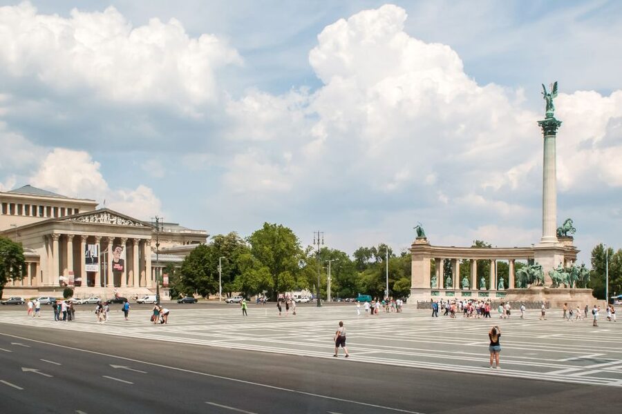 Budapest: Floating Bus Tour by Land and Water - Starting at Széchenyi István Square