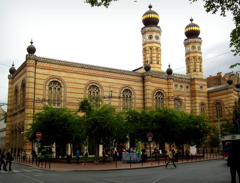 Budapest: Private 3-hour Guided City Tour by Bus - Pest by bus: grand sights without the long walk