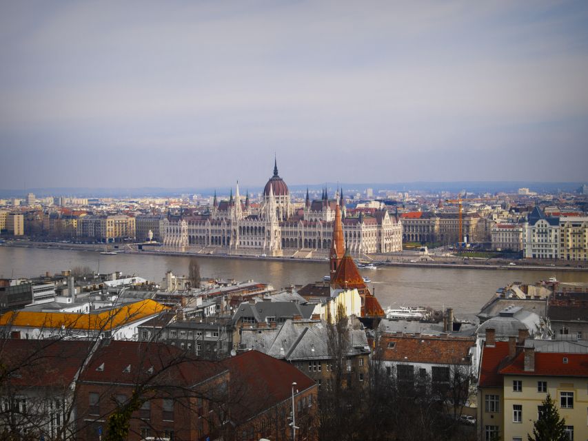 Budapest: Private 3-hour Guided City Tour by Bus - Guide quality and language choice
