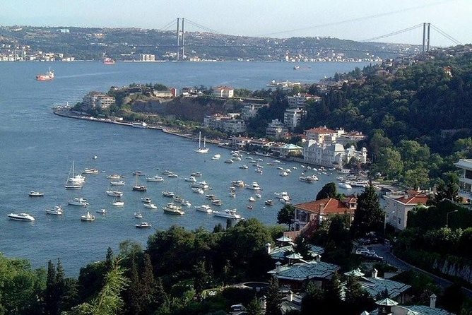Bus and Boat Two Continents Tour in Istanbul - Dolmabahce Palace and the final Ottoman court