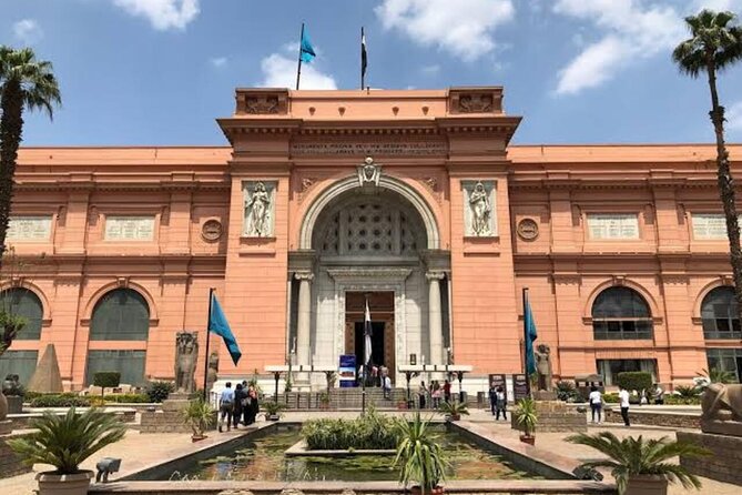 Cairo Pyramids and Museum with lunch by Bus from Hurghada - The guide and the human side of the tour