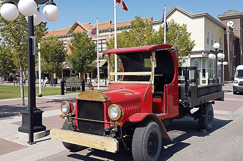 Calgary: 3.5-Hour Bus City Tour with Gasoline Alley Museum - Guides, group size, and the feel of the ride