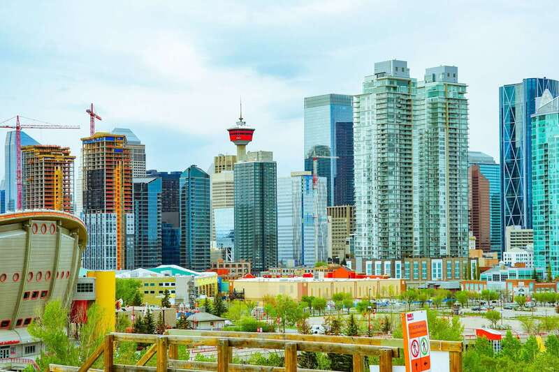 Calgary: 3-Hour Sightseeing Bus Tour - Downtown Calgary, City Hall, and the East Village