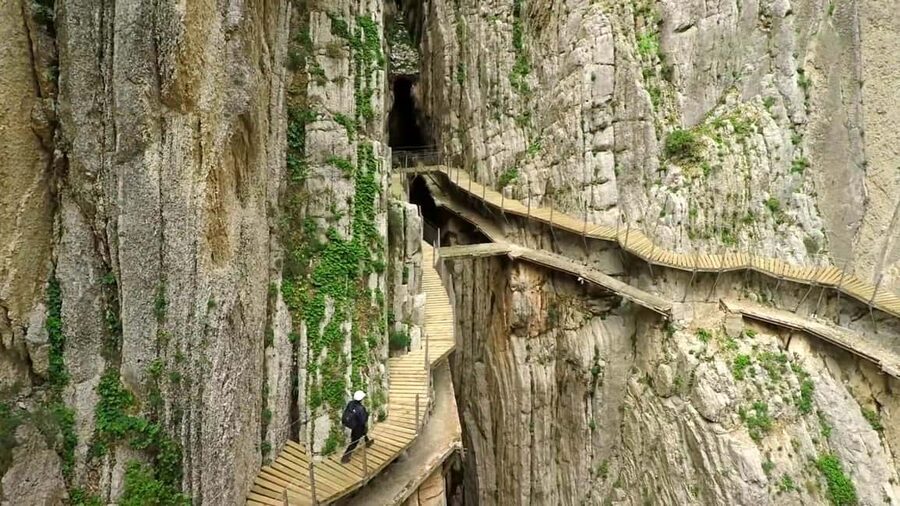 Caminito Del Rey From Málaga: Round-Trip Bus + Tour with Official Guide - Heat, clothing, and what you can carry