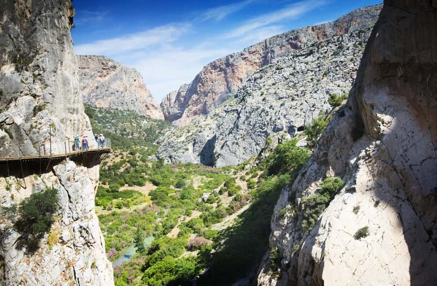 Caminito Del Rey From Málaga: Round-Trip Bus + Tour with Official Guide - Who should choose this tour?