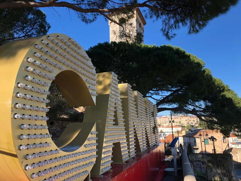 Cannes: City Tour in a Vintage Bus - Daniel’s guiding style and the value of a small group