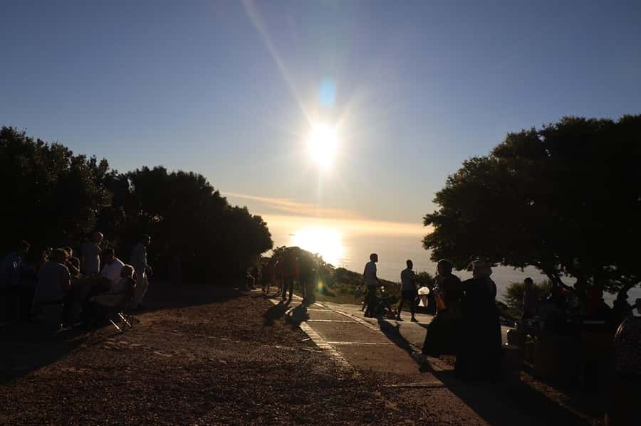 Cape Town: Sunset Bus Tour with Picnic on Signal Hill - Key points to know before you go