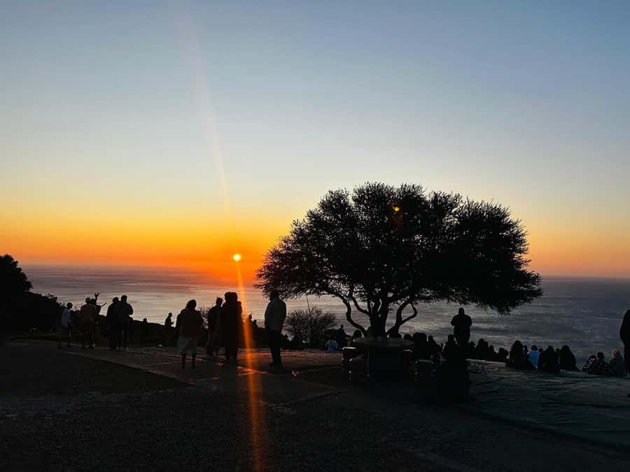 Cape Town: Sunset Bus Tour with Picnic on Signal Hill - The Atlantic Seaboard ride through Sea Point and Camps Bay