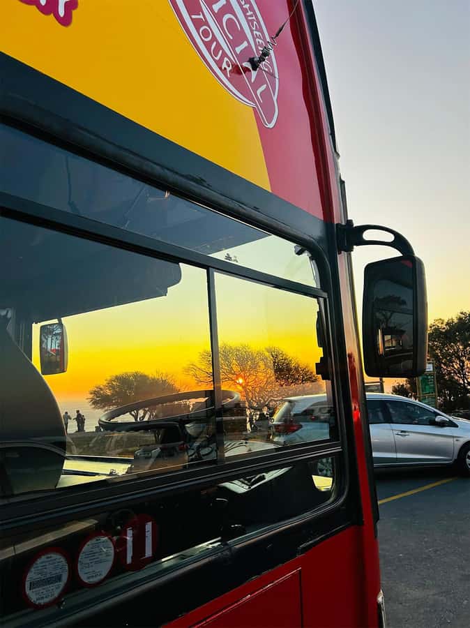 Cape Town: Sunset Bus Tour with Picnic on Signal Hill - From daylight to Cape Town’s night lights