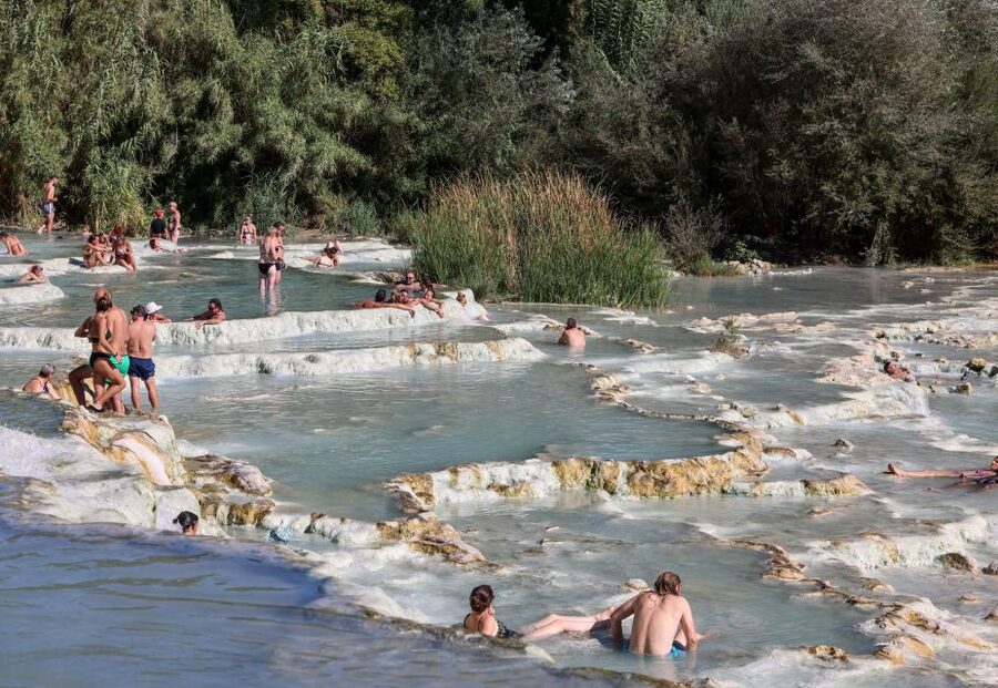 Cascate di Saturnia e Pitigliano in Bus con Guida Ambientale - Saturnia’s Cascatelle: two hours in warm thermal water