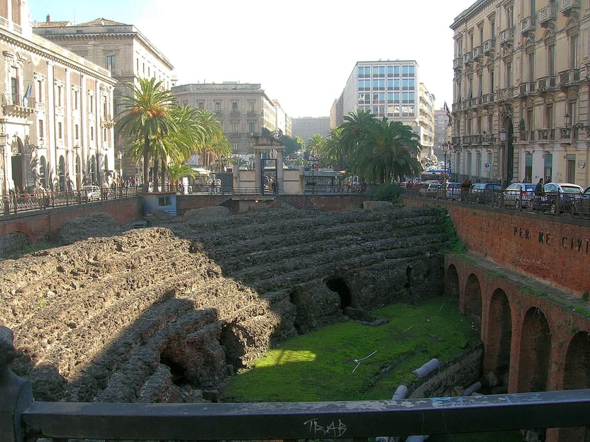 Catania: Hop-On Hop-Off Bus to Acicastello and Acitrezza - What the commentary adds