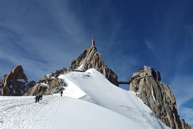 Chamonix & Mont Blanc Guided Day Trip with SkyView Panoramic bus - How the day feels in a large group