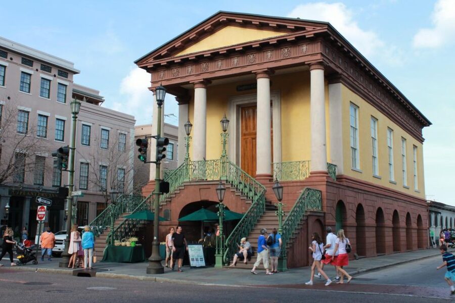Charleston: Historic City Highlights Guided Bus Tour - The guide is the heart of the experience