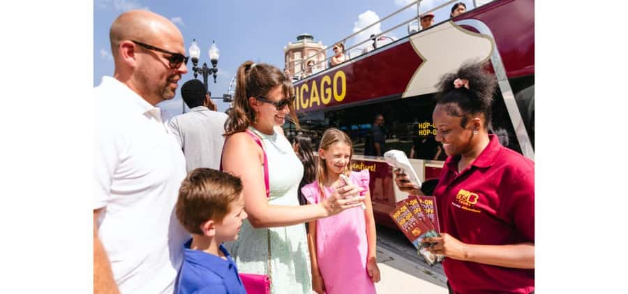 Chicago: 360 CHICAGO & Hop-on Hop-off Bus Tour (Save 20%) - Commentary and self-guided tours