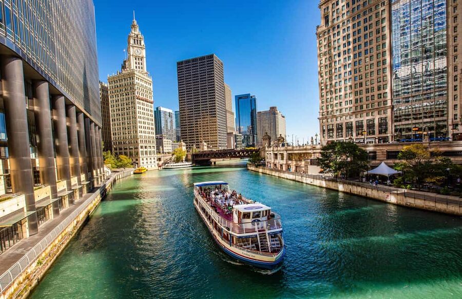 Chicago: Architecture River Tour and Hop-on Hop-off Bus Tour - The Chicago River cruise puts the skyline in order