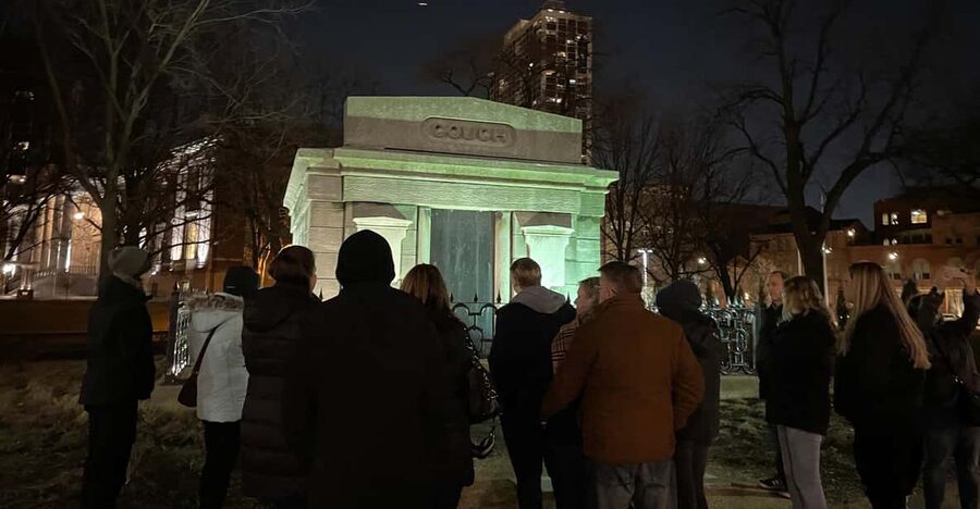 Chicago: Ghost Bus Tour of Haunted Locations - Couch Tomb and the cemetery lost to fire
