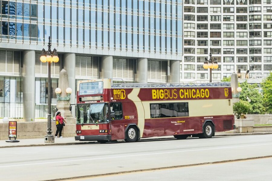 Chicago: Hop-on Hop-off Sightseeing Tour by Open-top Bus - The app, audio, and driver quality