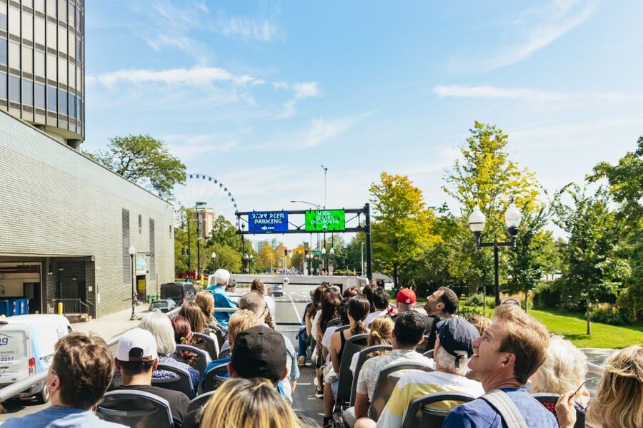 Chicago: Hop-on Hop-off Sightseeing Tour by Open-top Bus - Magnificent Mile, Water Tower, and 360 CHICAGO