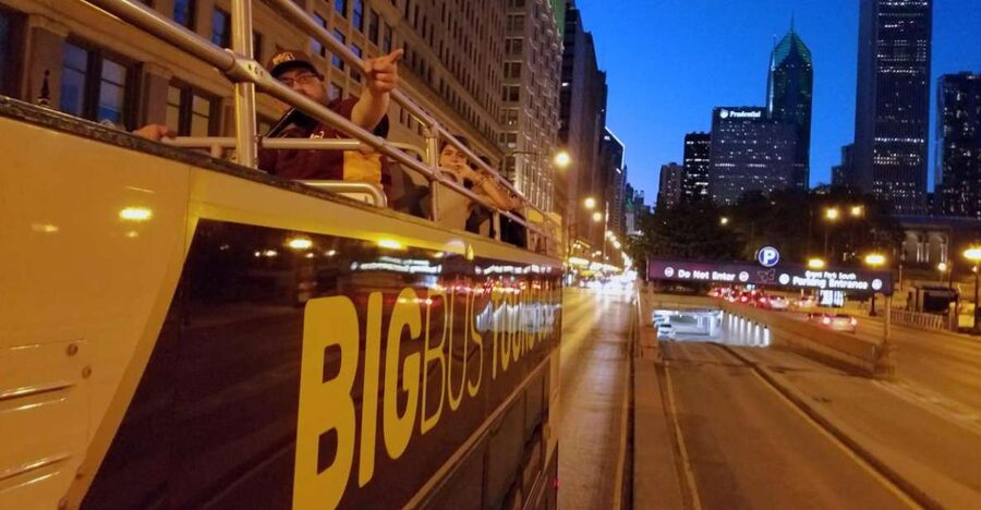 Chicago: Sunset Tour by Open-top Bus with Live Guide - Michigan Avenue, the Wrigley Building, and Tribune Tower