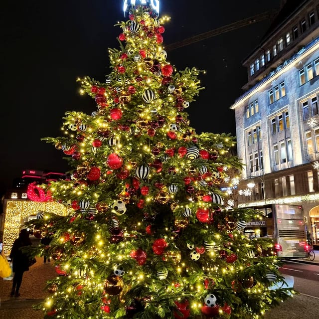 Christmas market lights tour bus through Berlin, free mulled wine (2.5 hours) - Checkpoint Charlie and the route toward the old center