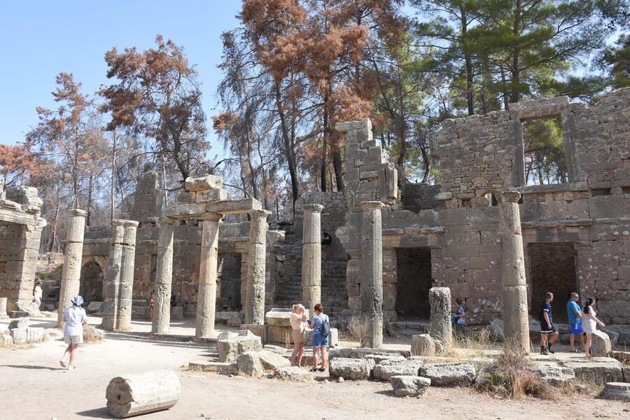 City of Side: Cabrio Bus & Green Lake Boat Tour with Lunch - Seleukia adds Roman ruins to the day