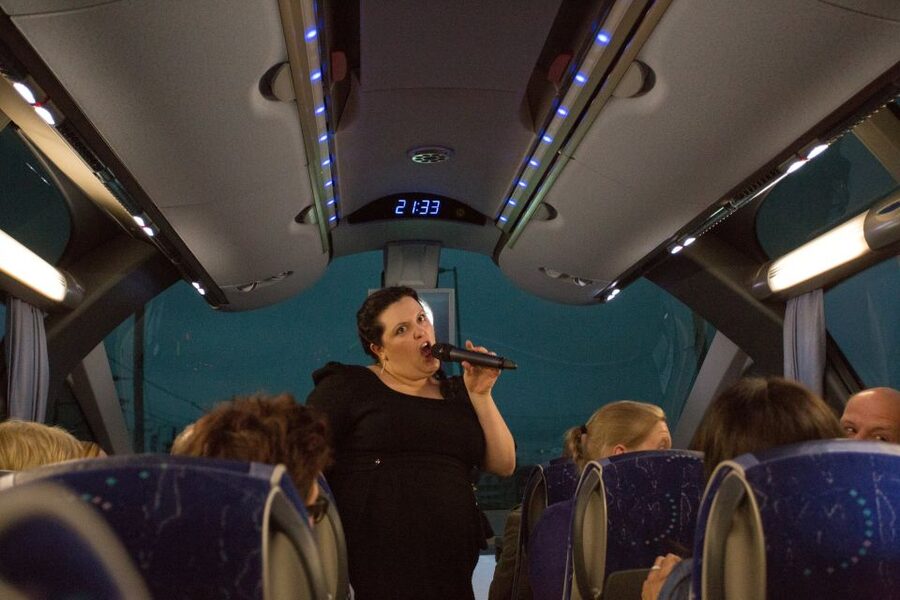 Cologne: 1.5-Hour Comedy Bus Tour - Comedy, stories, and city facts in German