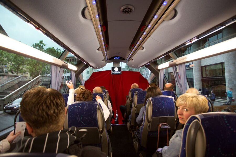 Cologne: 1.5-Hour Comedy Bus Tour - The cathedral city as part of the punch line