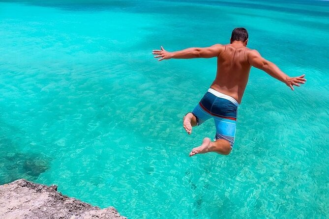 Colorful Beach Bus Sightseeing Tour of Aruba - Arashi Beach: Forty Minutes for Sand and Sea