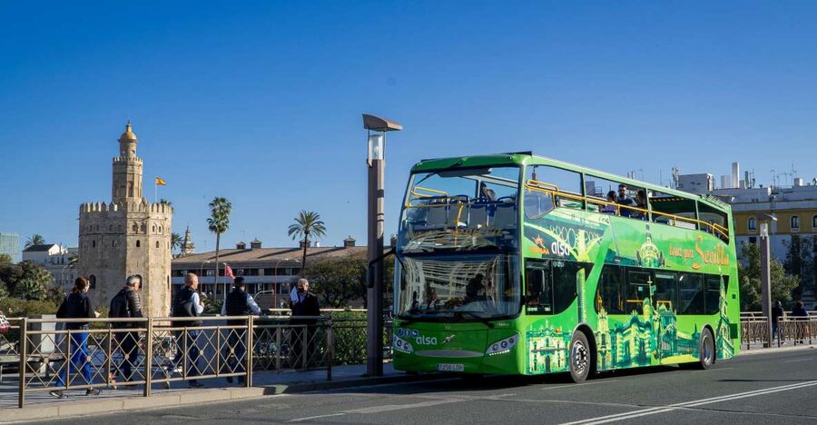 Combo: Hop on hop off + Flamenco Show & Walking tours - Following the two bus routes