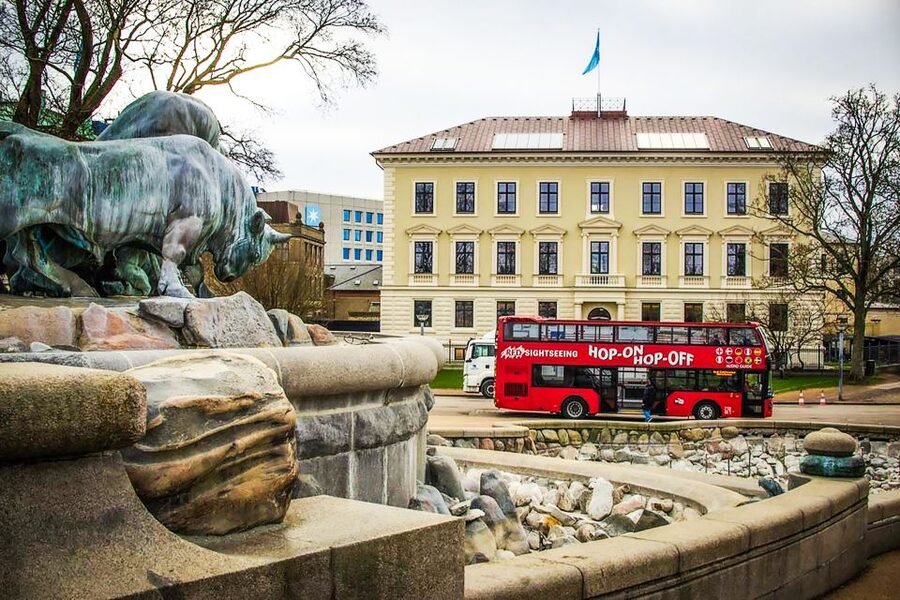 Copenhagen: Hop-On Hop-Off Bus Tour with Boat Tour Option - Christiansborg and Christianshavn