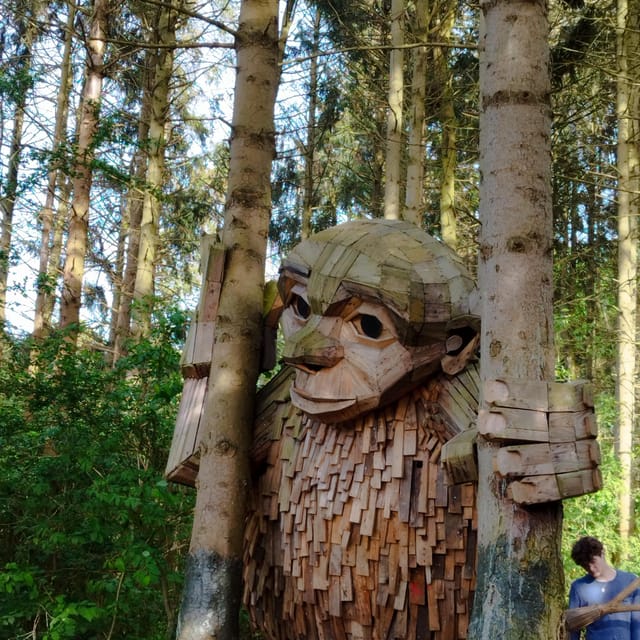 Copenhagen: Six Forgotten Giant Sculptures Tour by Bus - A short break at Spisestedet Mosen