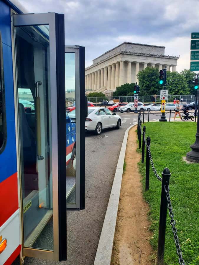 D.C: Monuments & History Guided Open-Air Bus Tour-Day &Night - Franklin Roosevelt and Thomas Jefferson