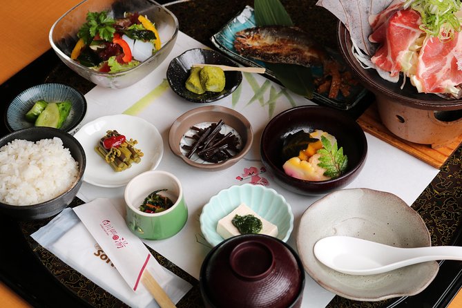 [Day trip bus tour from Kanazawa Station] Weekend only! World Heritage Shirakawago Day Bus Tour - Who should book this Kanazawa day trip?