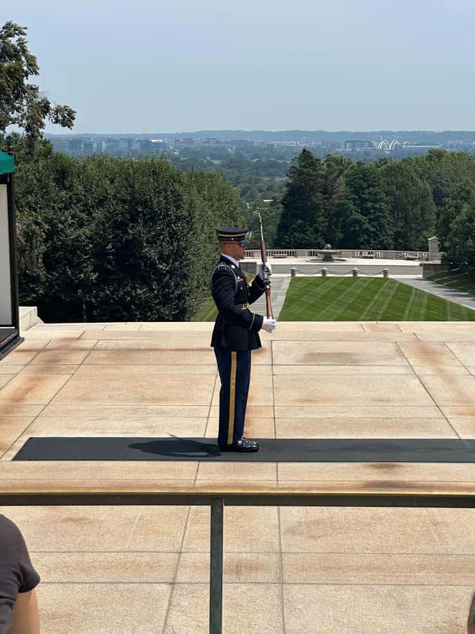 DC: Hop-On Hop-Off with 17 Stops plus Arlington Walking Tour - What the staff and commentary add