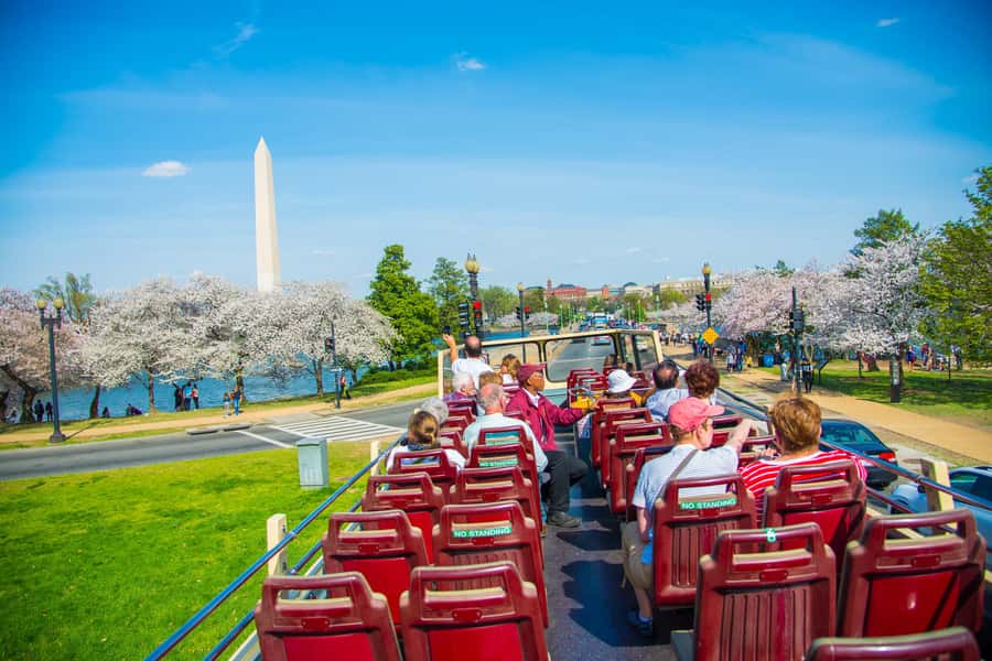 DC: Hop-On Hop-Off with 17 Stops plus Arlington Walking Tour - Start with one complete loop