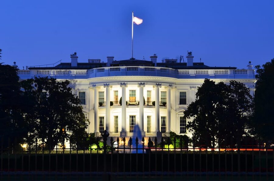 DC: Open-top Monuments and Memorials Sightseeing Night Tour - Live Guides, Audio, and Earbuds