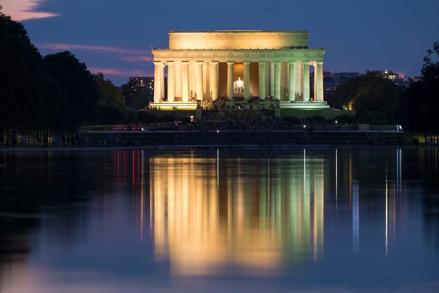 DC: Open-top Monuments and Memorials Sightseeing Night Tour - The White House, Capitol, and Other Sights
