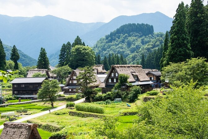 Departing from Takayama [Regular sightseeing bus] World Heritage Sites Shirakawago and Gokayama Ainokura - Why these mountain villages are worth the long ride