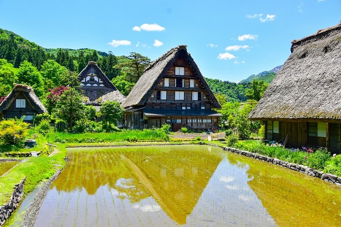 Departing from Takayama [Regular sightseeing bus] World Heritage Sites Shirakawago and Gokayama Ainokura - Bus comfort, scenery, and seasonal conditions