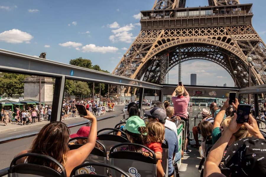 Disneyland Paris: Bus Sightseeing Tour in Paris - Accessibility and comfort