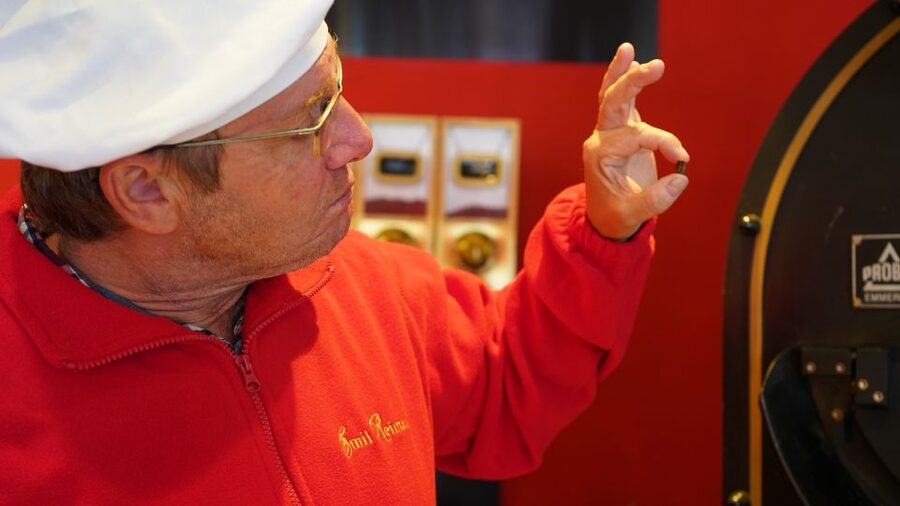 Dresden: Guided Bus Tour to Stollen Bakery with Tasting - Why Dresden takes its stollen seriously