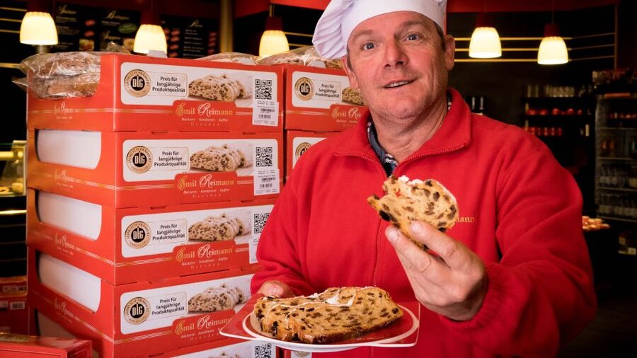 Dresden: Guided Bus Tour to Stollen Bakery with Tasting - How much value do you get for $34?