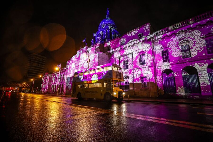 Dublin: Christmas Lights Festive Bus Tour with Afternoon Tea - A Vintage Bus Sets the Holiday Mood