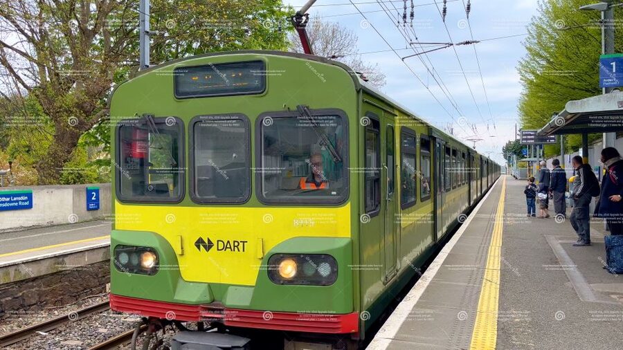 Dublin: Cruise Excursion Hop-On Hop-Off Tour & Rail Ticket - Merrion Square, St. Stephen’s Green, and Grafton Street